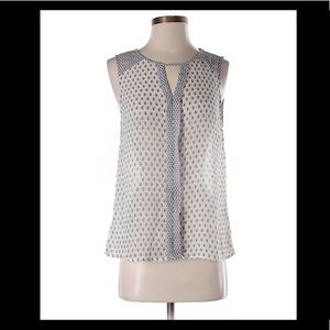 2/$20 🎈 Skies Are Blue Sleeveless Blouse